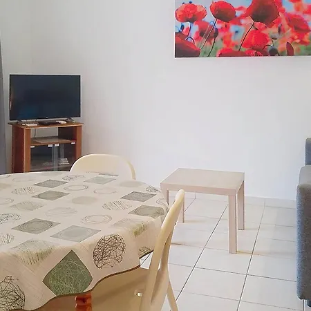 Appartement T2 Climatisé à La Favière Avec Parking, Loggia Et Proche Plages - Fr-1-610-99 *