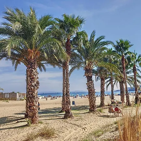 T2 Climatise A La Faviere Avec Parking, Loggia Et Proche Plages - Fr-1-610-99 Apartment *